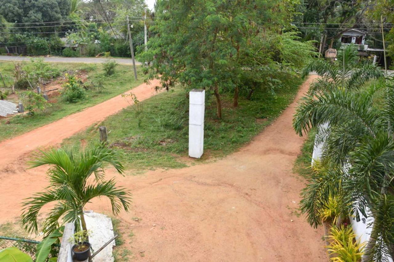 Thinaya Lake Resort Anuradhapura Exterior foto