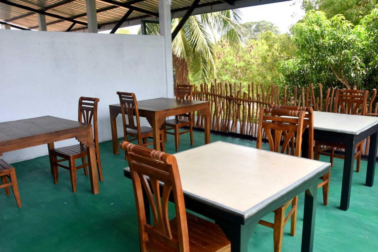 Thinaya Lake Resort Anuradhapura Exterior foto
