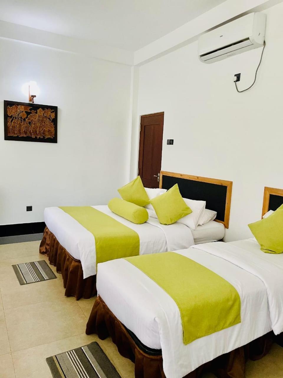 Thinaya Lake Resort Anuradhapura Exterior foto