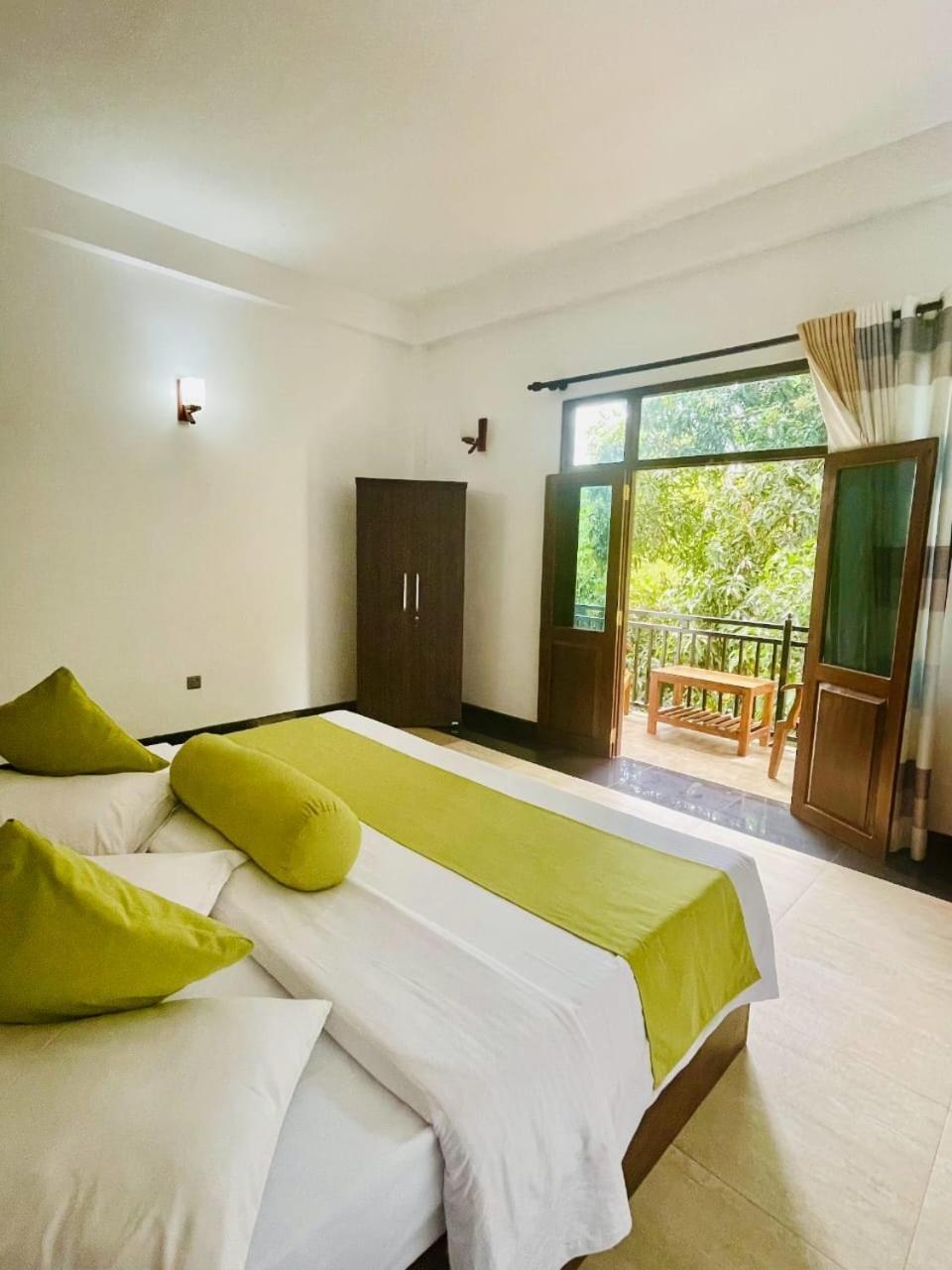 Thinaya Lake Resort Anuradhapura Exterior foto